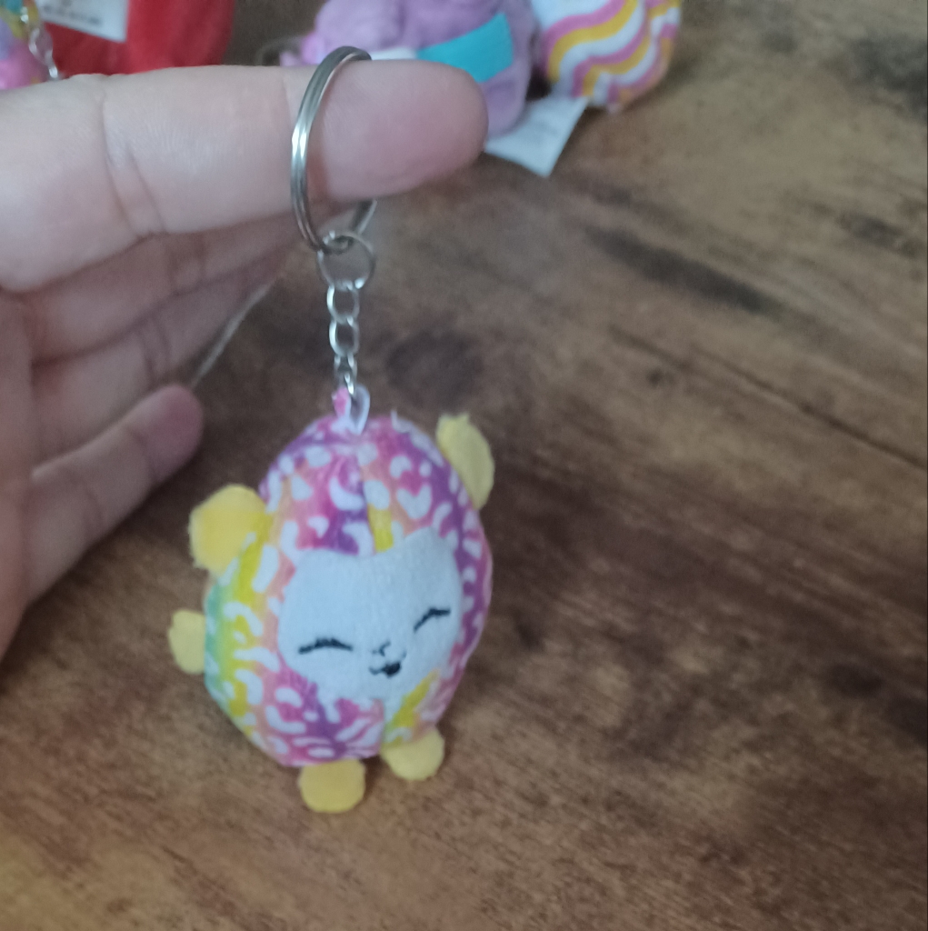 Pikmi Pops Surprise Scented Plushie Beanie Keychain